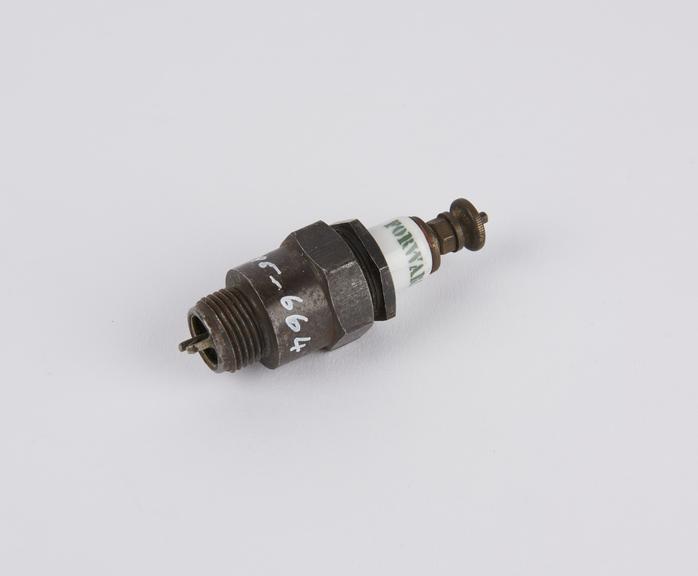 Forward spark plug type F for motor vehicles, 1916-1928