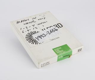 6 samples of acrylic foam immersed in water for 1