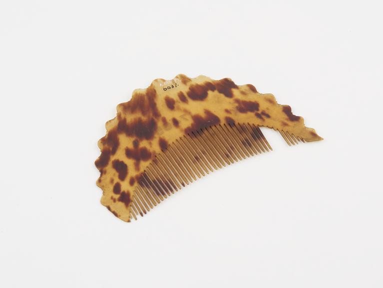 Tortoiseshell comb, crescent shaped, single edge of teeth