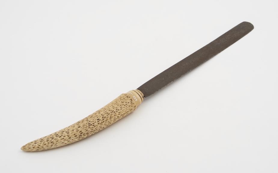 Paper knife with manganese steel blade and horn handle