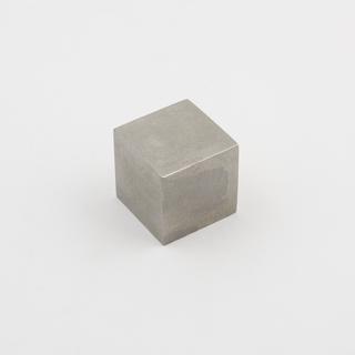 Cube of titanium 'Aermetal'