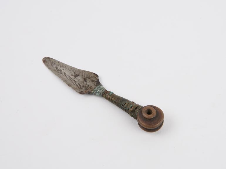 Knife, steel, with handle of wood and brass, Mozambique