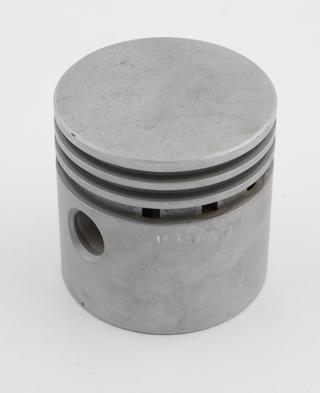 Aluminium piston head with anodised smooth finish