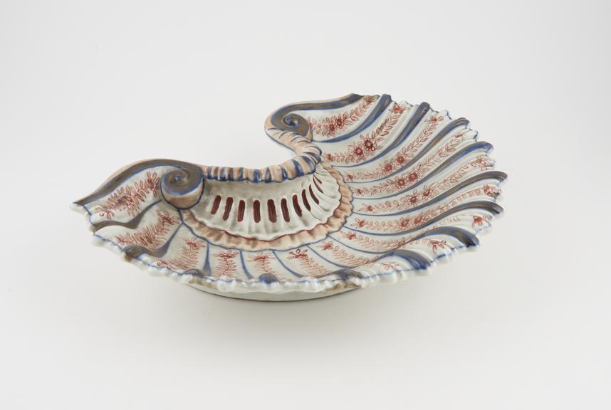 Porcelain barber's shaving bowl, English, 1760-1820