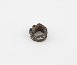 Metal finger ring