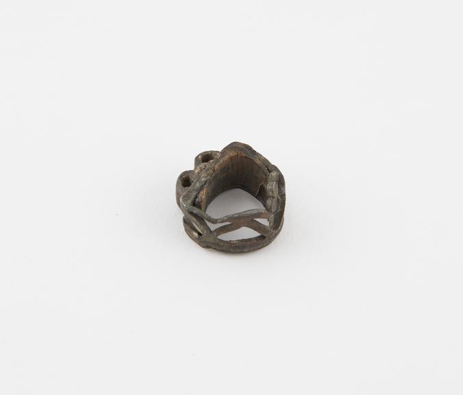 Metal finger ring