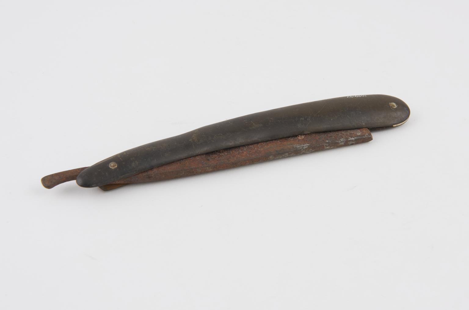 Cut-throat razor | Science Museum Group Collection