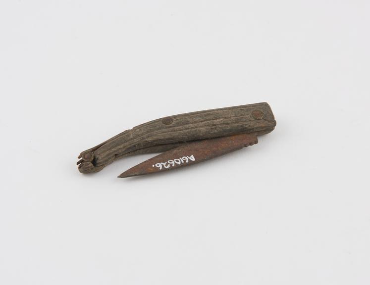 Razor (or small pocket knife), wooden handle, steel blade