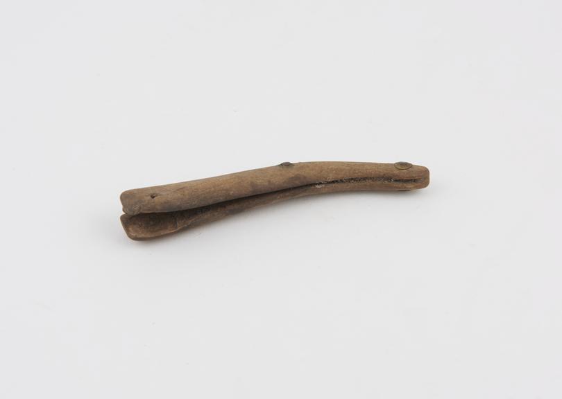 Razor (or small pocket knife), wooden handle, English, 1701-1860