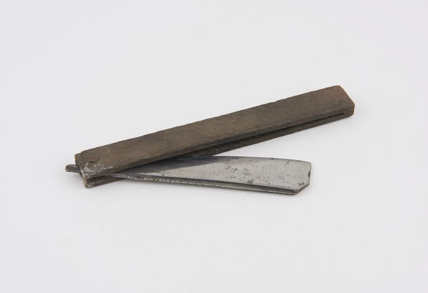 Razor, steel and wood, 1750-1850