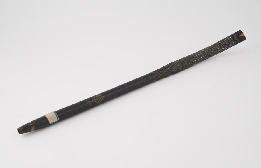 Shinty-stick shaped wooden pipe stem