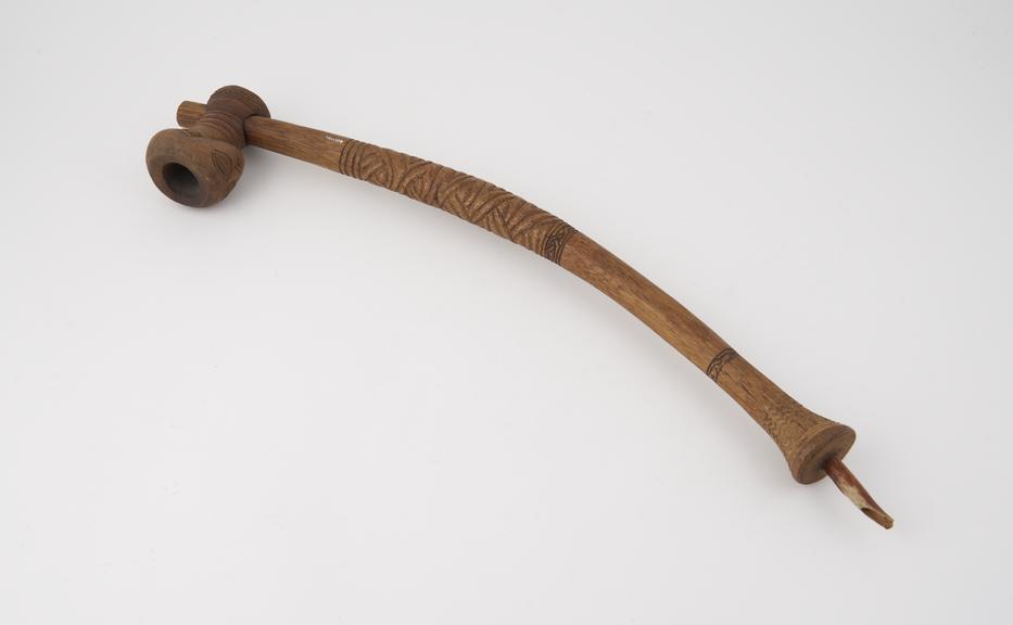 Wood pipe, long carved curvilinear stem