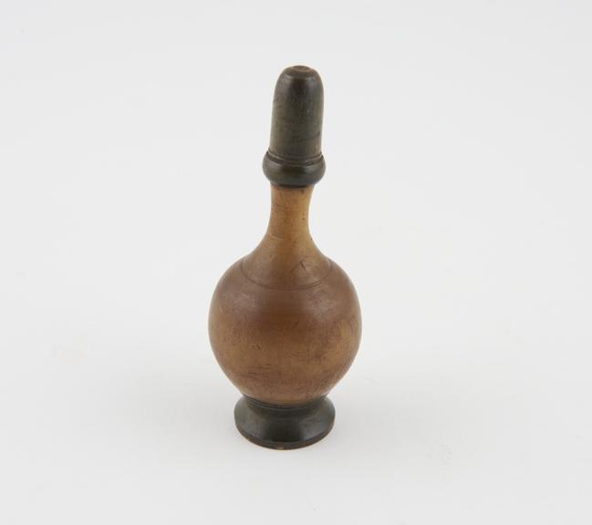 Horn bottle ovoid body, splayed base, concave neck