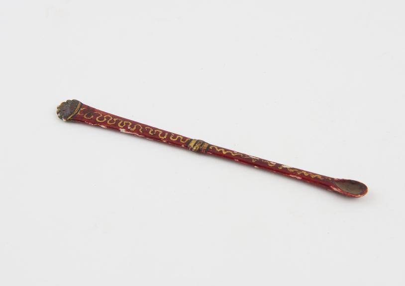 Red lacquered bone ear spoon, with gold decoration, Italian