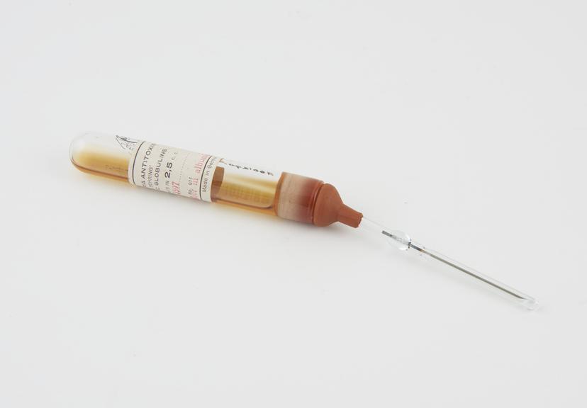 Ampoule of diphtheria antitoxin with built-in needle