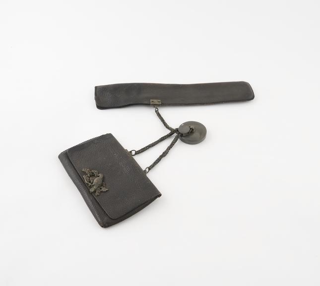 Leather tobacco pouch