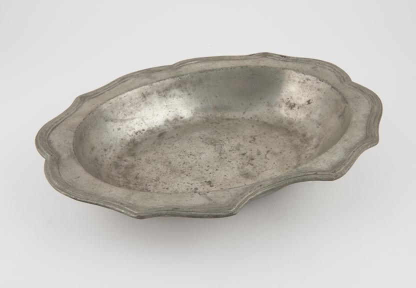 Barber's shaving bowl, pewter, oval-shaped, made in France