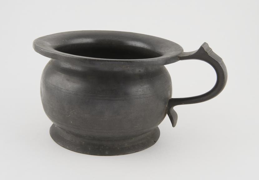 Pewter chamber pot with angled lip, one handle, rim base