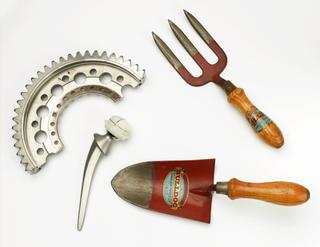 Carbon steel specimen; trowel