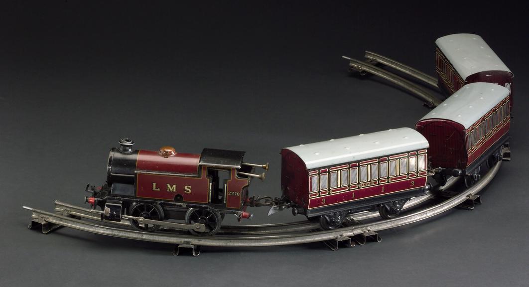 Model steam locomotive, gauge 'O' tinplate, No.2270 | Science