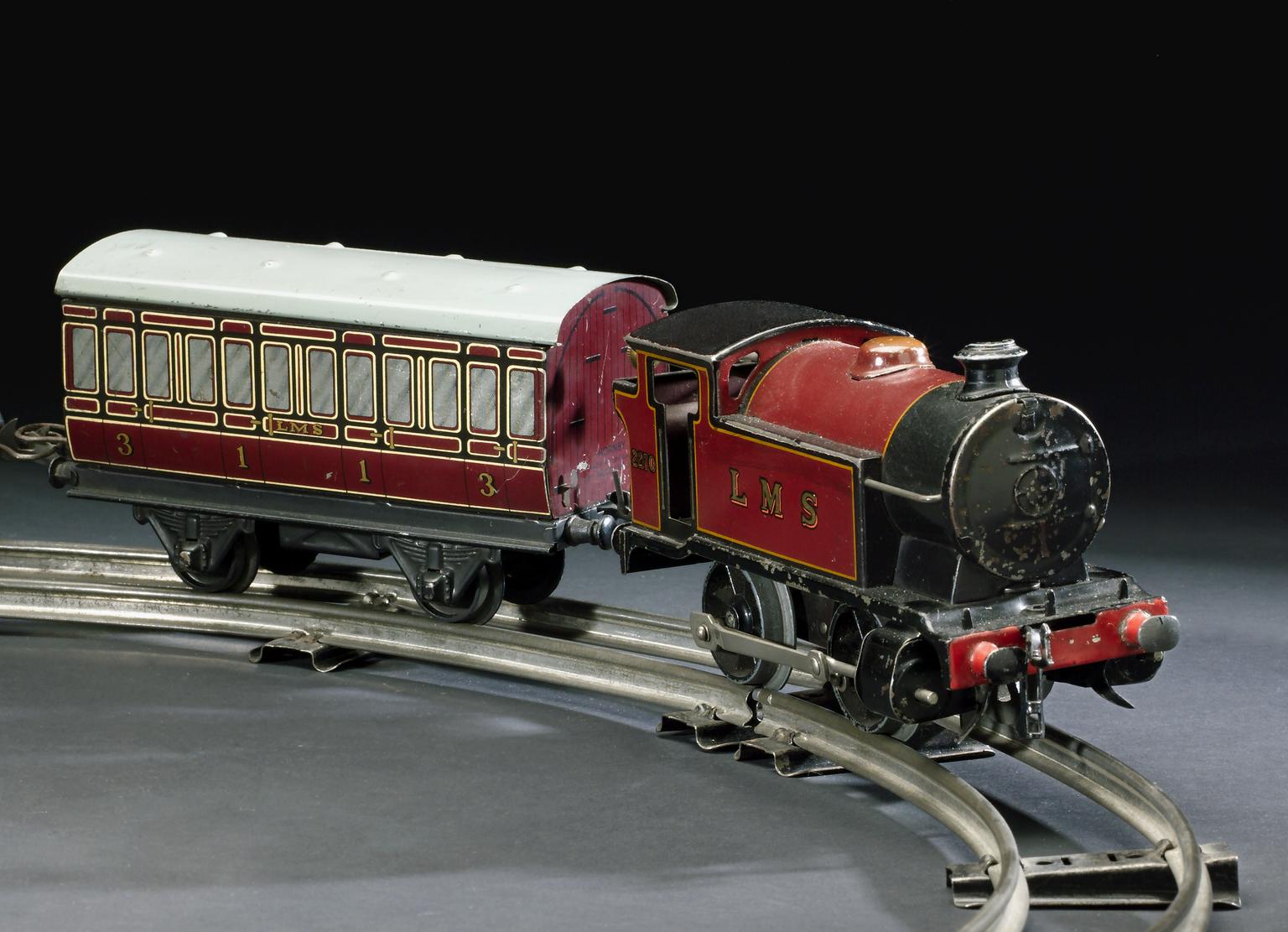 Model steam locomotive, gauge 'O' tinplate, No.2270 | Science