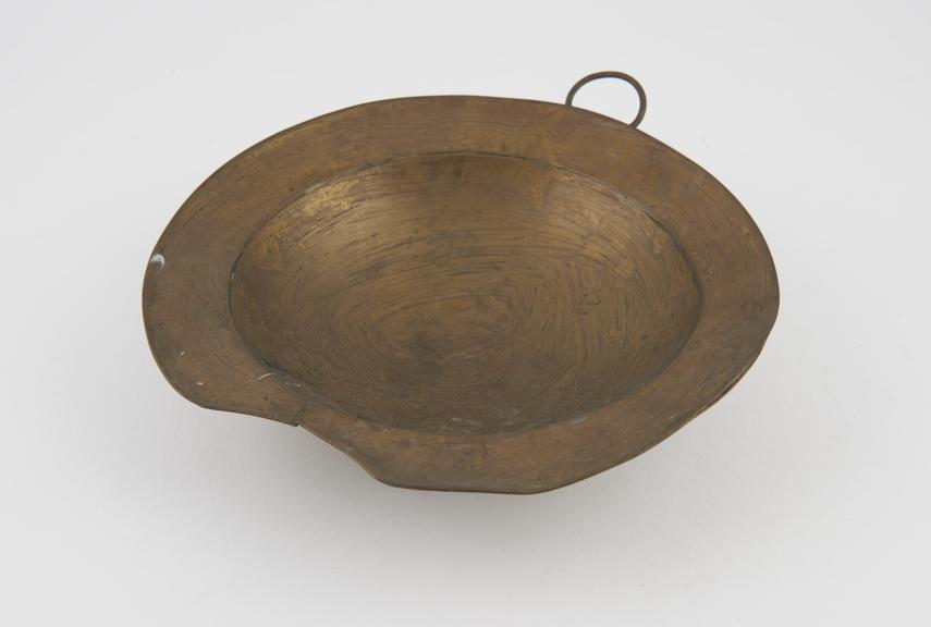 Barber's shaving bowl, brass, Dutch, 18th century