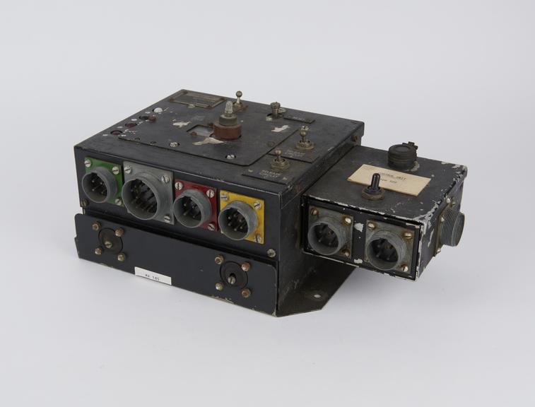 Control unit, type 522, for bomb aiming equipment.