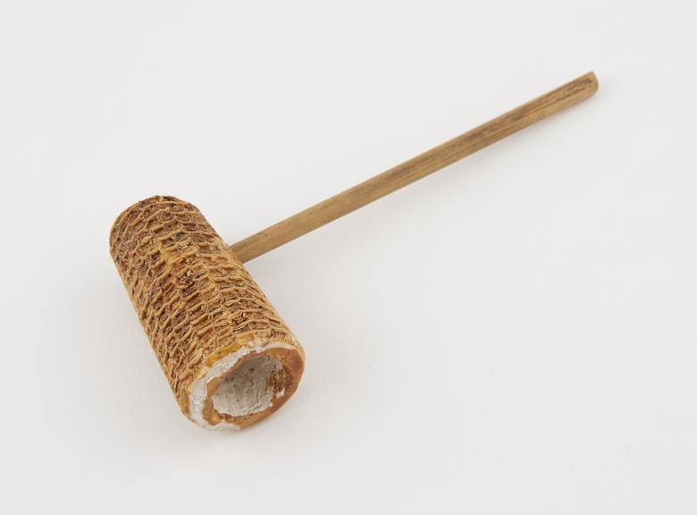 Corn cob tobacco pipe, lacquered with bowl and straight stem