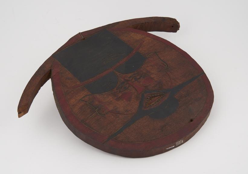 Amuletic wooden board or Henta', roughly circular