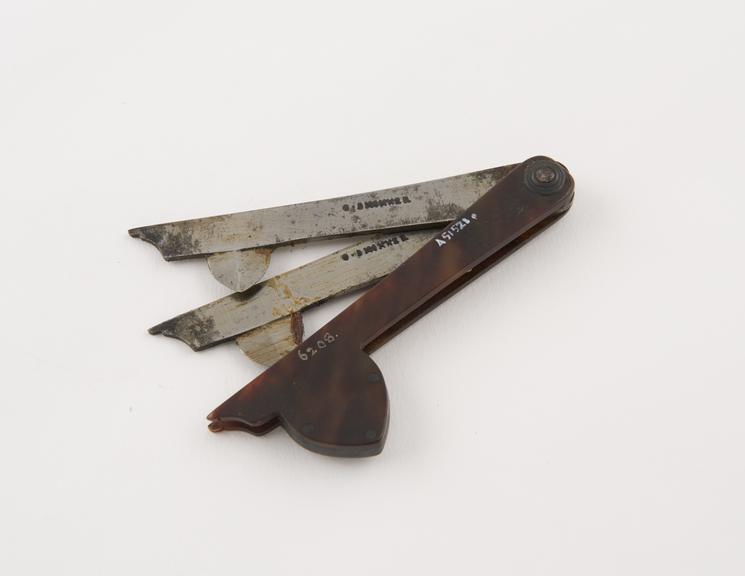 Two bladed fleam, steel blades in tortoiseshell case
