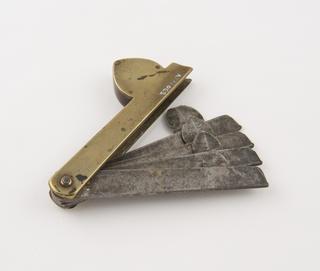 Four-bladed fleam