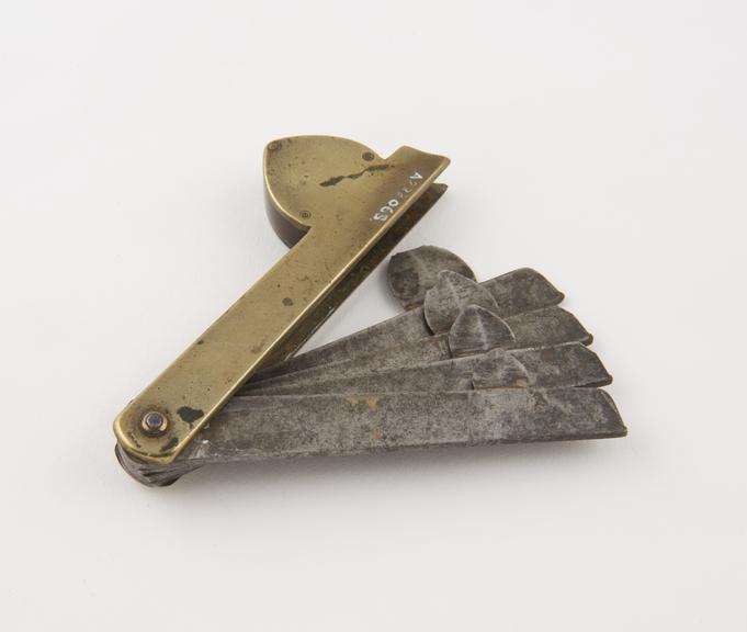 Four-bladed fleam, steel blades in brass case