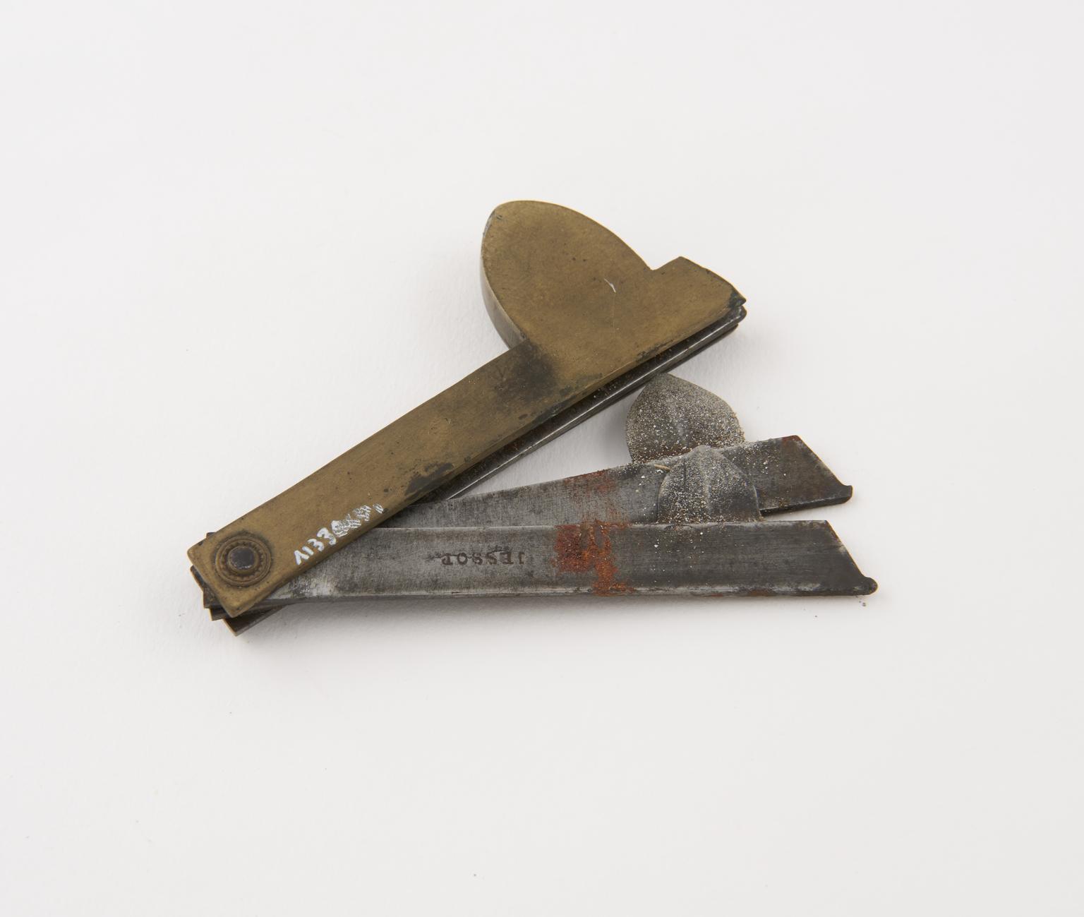 Fleam Examples 3-bladed fleam | Science Museum Group Collection