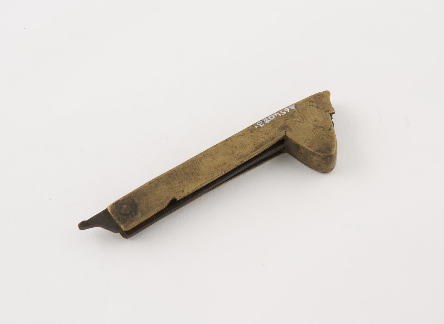 Fleam Examples Two bladed fleam with lancet | Science Museum Group Collection