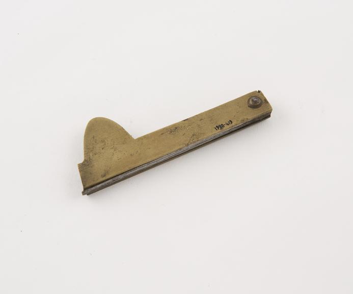 Fleam, 3-bladed, brass case, by Watkinson, England, 1790-1820