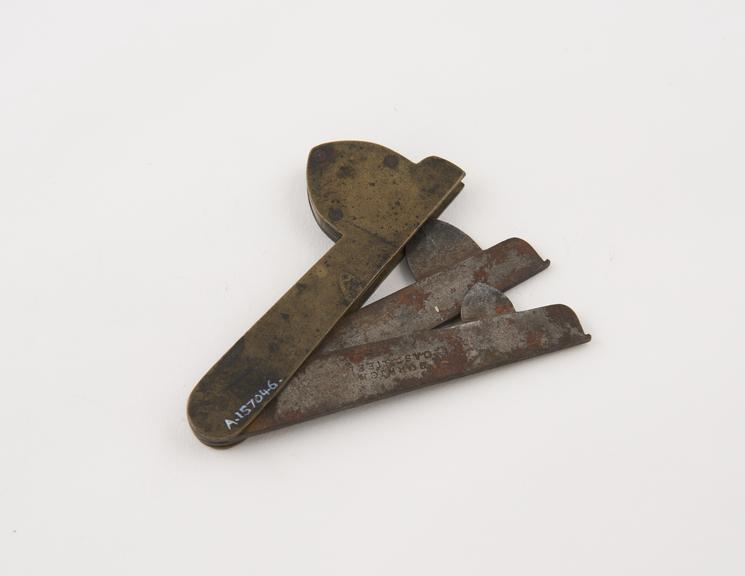 Metal two bladed fleam, probably for veterinary use, by Borwick