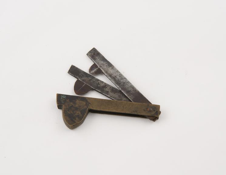 Double bladed metal fleam