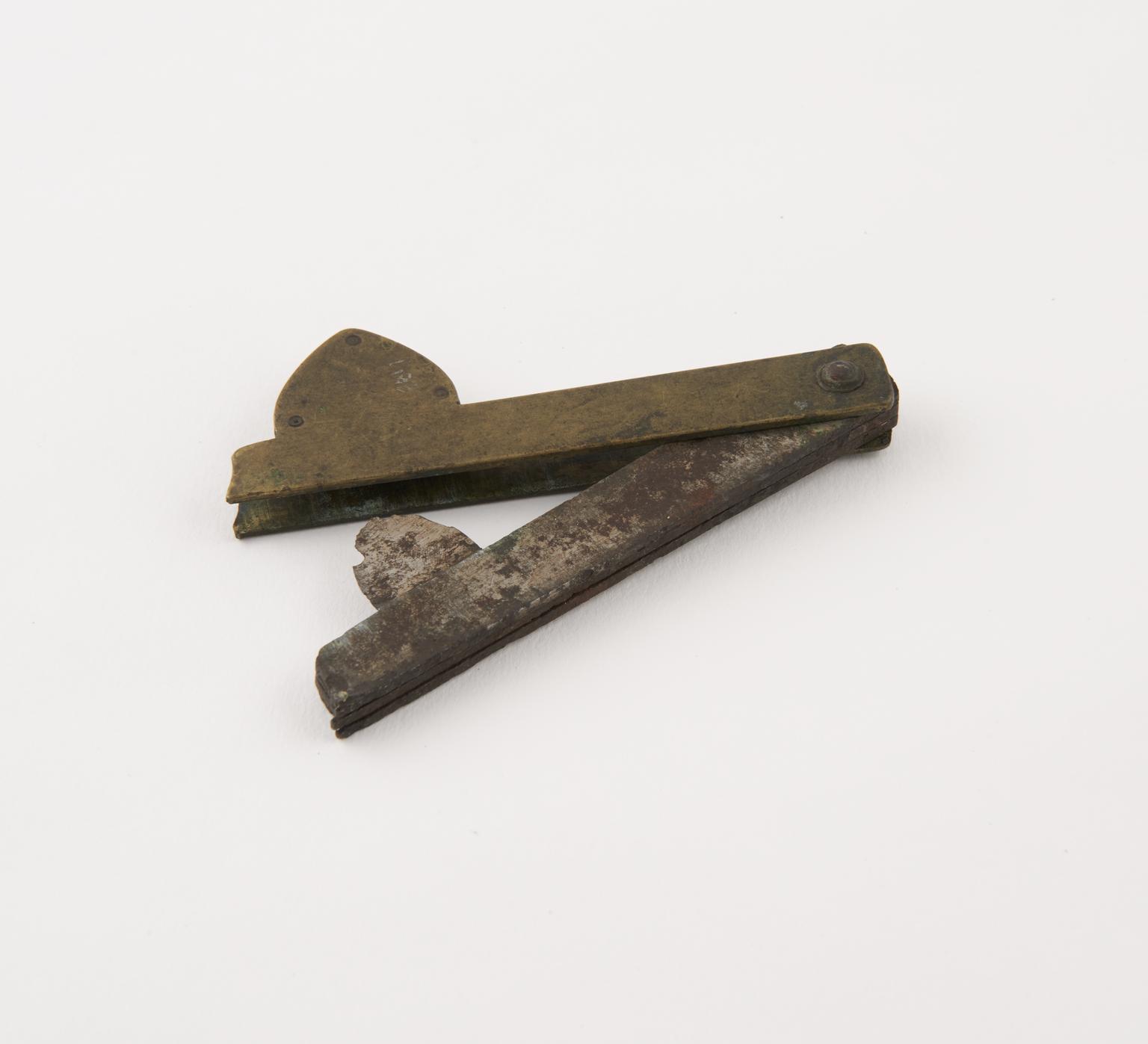 Fleam Examples Metal three bladed fleam | Science Museum Group Collection