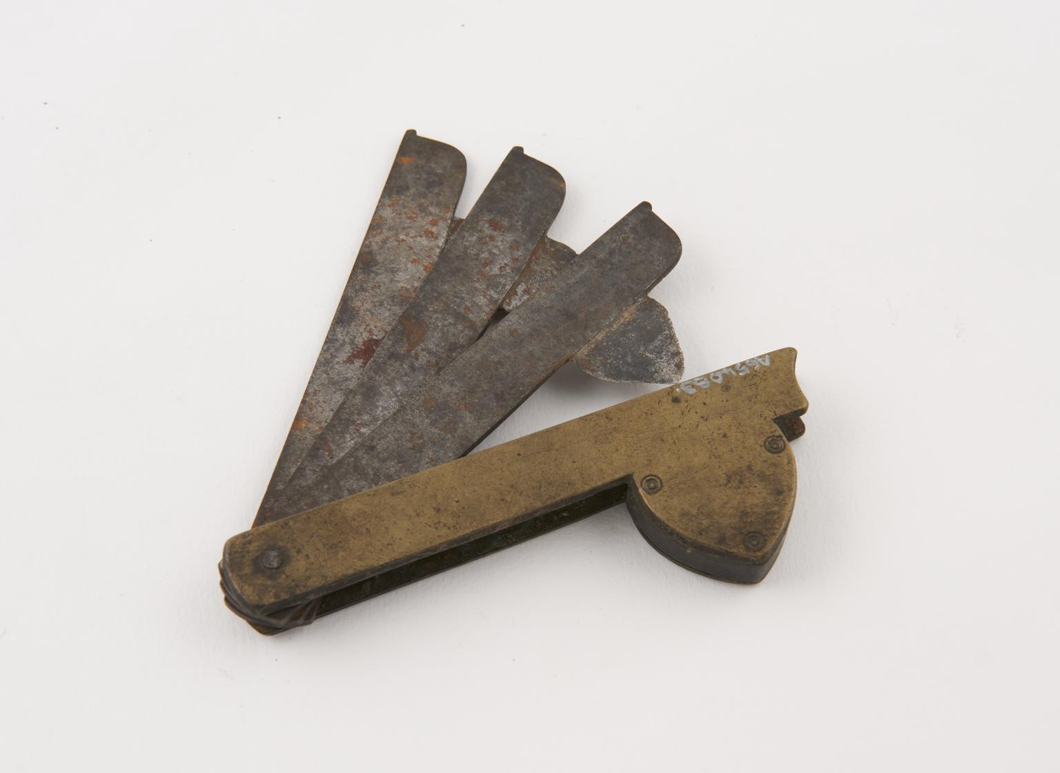 Fleam Examples 3 bladed fleam | Science Museum Group Collection