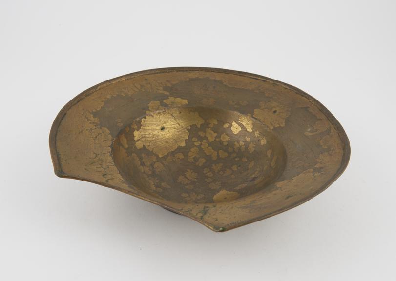 Barber's shaving bowl, brass, Dutch, 18th century