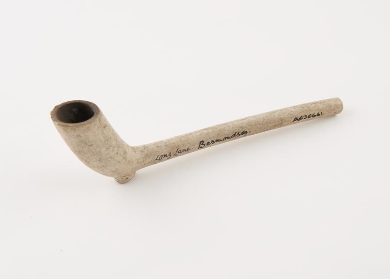 Clay tobacco pipe, maker uncertain, made in England, 1720-1770