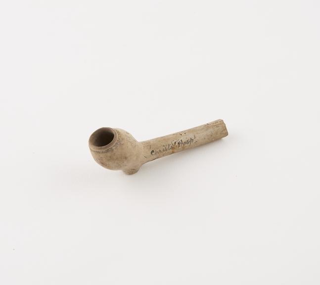 Clay tobacco pipe, maker uncertain, made in England, 1630-1650