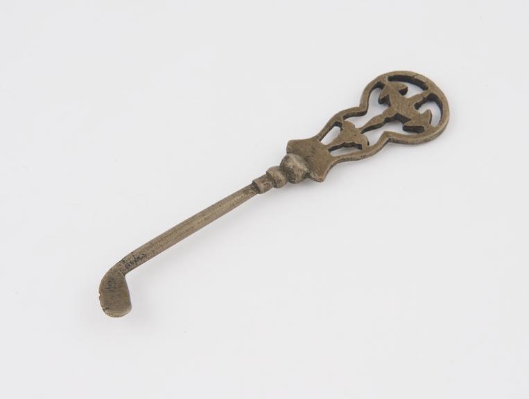 Metal opium pipe scraper