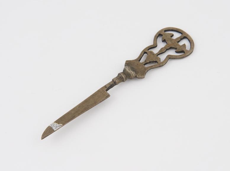 Metal knife, with metal blade and open work handle