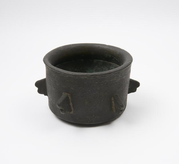 Small squat bronze mortar, rounded rim