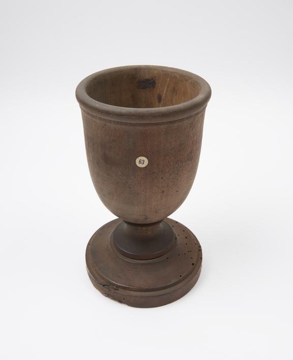 Turned beechwood mortar, English, 1601-1850