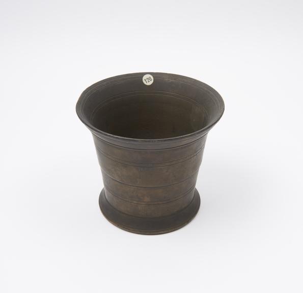 Bronze bell shaped mortar with flat out turned base