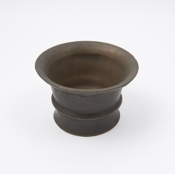 Bronze bell shaped mortar, flat base, flaring rim