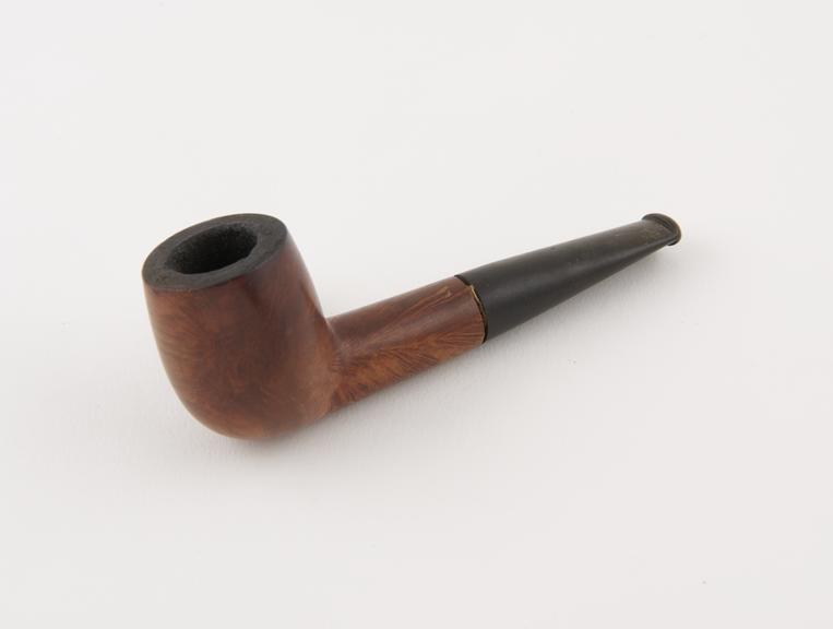 Briar tobacco pipe, short stubby variety, vulcanite mouthpiece