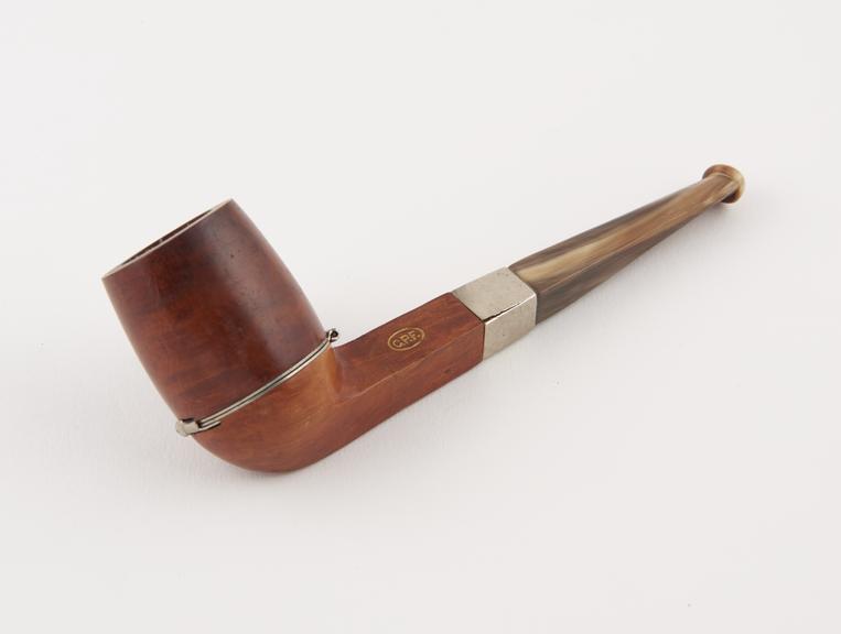 Briar tobacco pipe, slightly forward tilted bowl